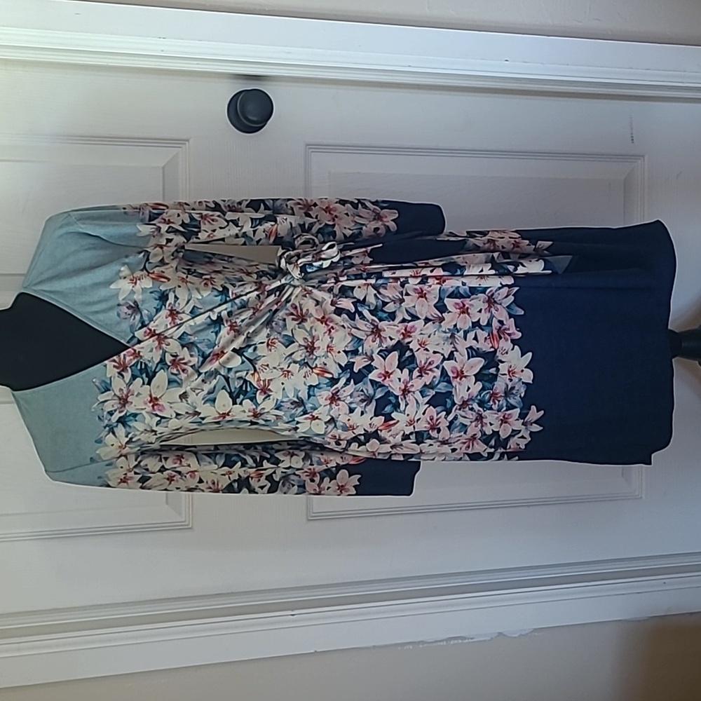 BCBG MAX AZRIA floral  tie wrap dress size m